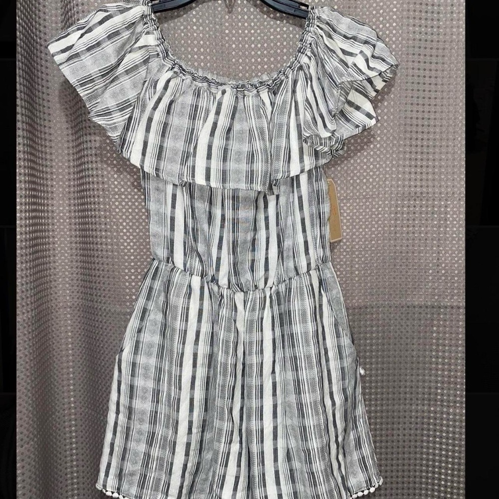 Extra small grey and white romper. Brand new with tags. Brand: Copper Key